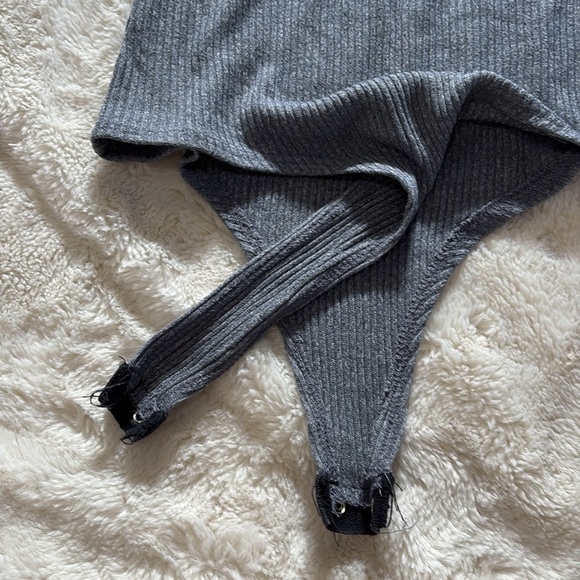 Fashion Nova Ribbed Bodysuit Size XS | Mock Neck | Flutter Sleeves | Stretchy | - Picture 4 of 5